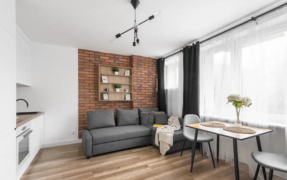 Pilnai įrengti jaukūs apartamentai nuomai Varšuvoje. Senamiestis ir verslo centras vos 15 min tramvajumi. 